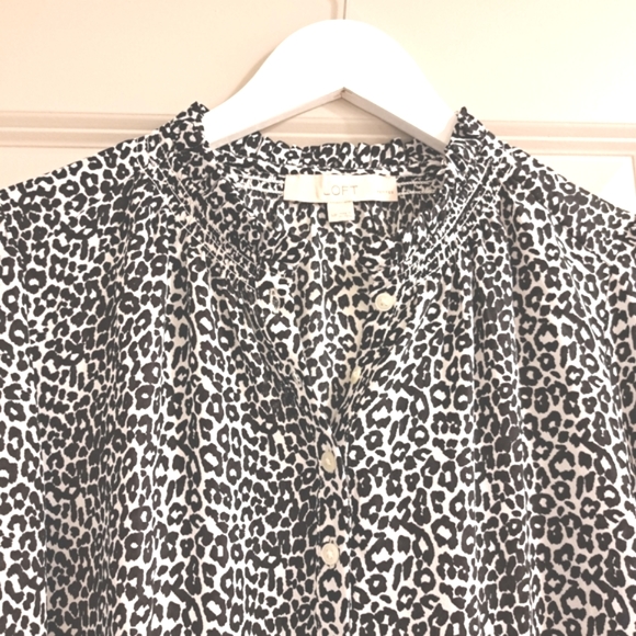 Loft Blouse Petite M NWOT - Picture 2 of 8